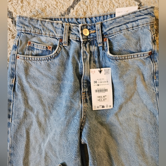 Zara High Rise Mom Fit Jeans Size 4 - Picture 2 of 6